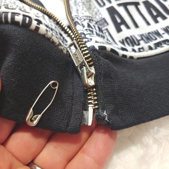 Blackmilk Harry Potter Daily Prophet Newspaper Bomber Size Large - Picture 13 of 15